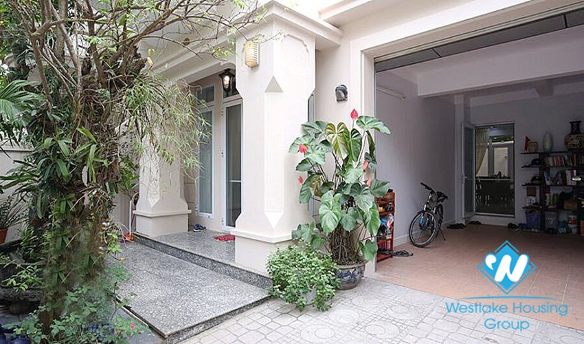 Fully furnished villa for rent with five bedrooms, very open living space